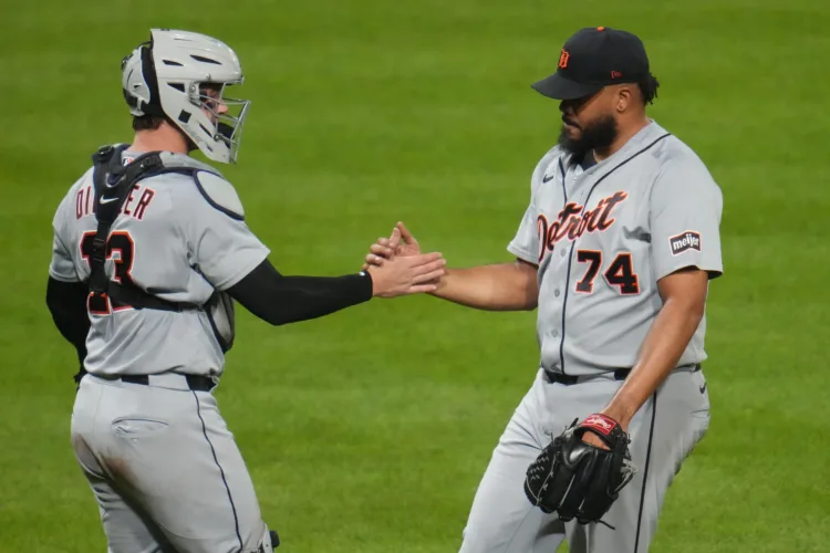 Tigers Beat Pirates 8-5 And Move Into A Tie For The Last AL Wild-Card Spot